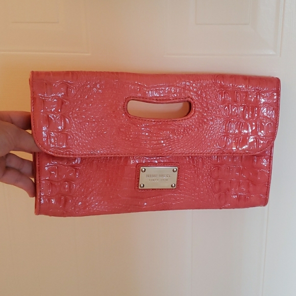 Clutch - Picture 1 of 4